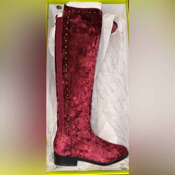 👢NIB! Burgundy Velvet Studded Knee High Boots - Picture 2 of 10